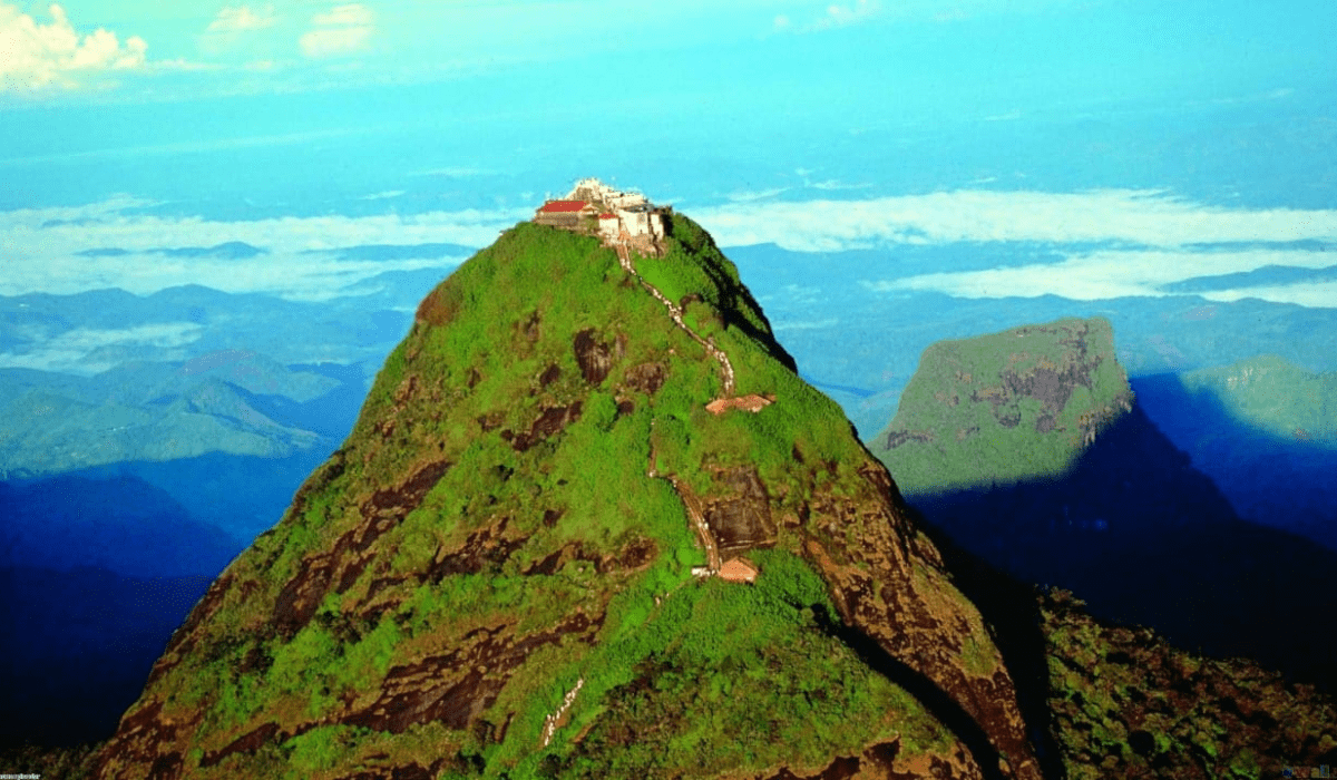 Sri-Padaya-or-Adams-Peak