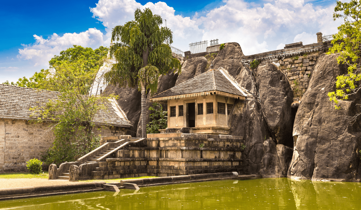 Anuradhapura , Plonnaruwa , Kandy, Nuwara-eliya, Jaffna